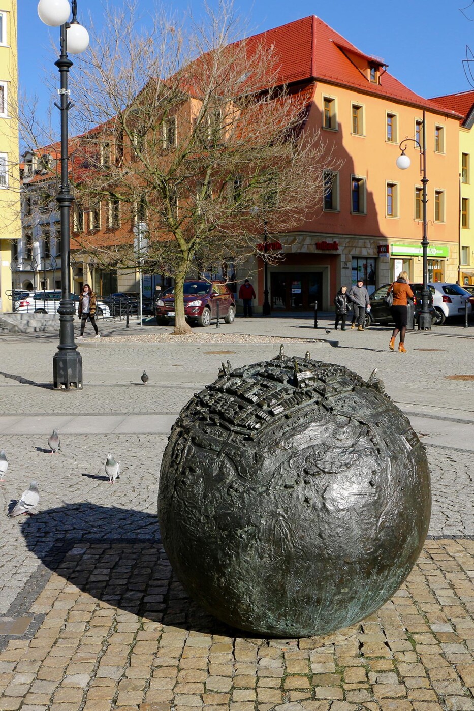 Legnicki Rynek i kula z panoramą XVIII-wiecznej Legnicy